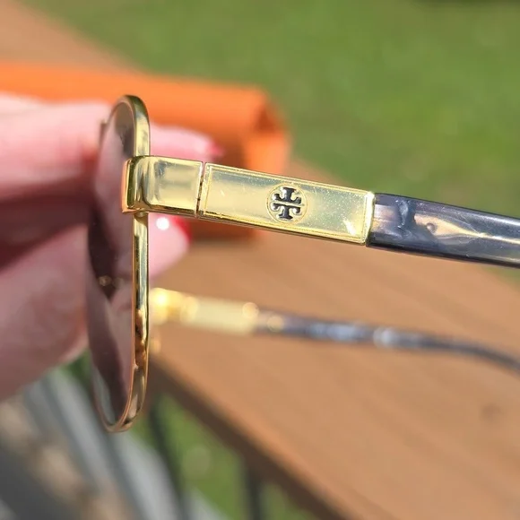 Tory Burch polarized sunglasses - Picture 2 of 9